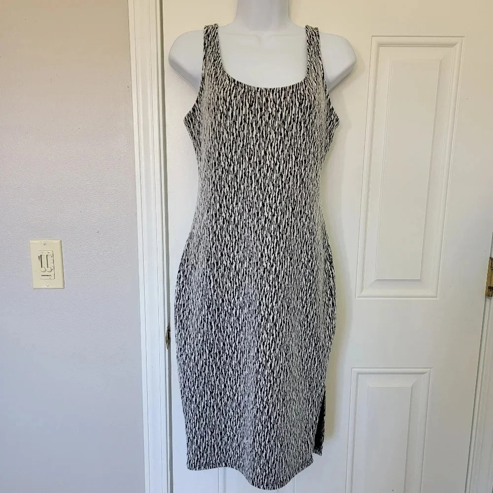 Bar III Black White Sleeveless Back Zip Bodycon Dress Stretchy Sexy Size S